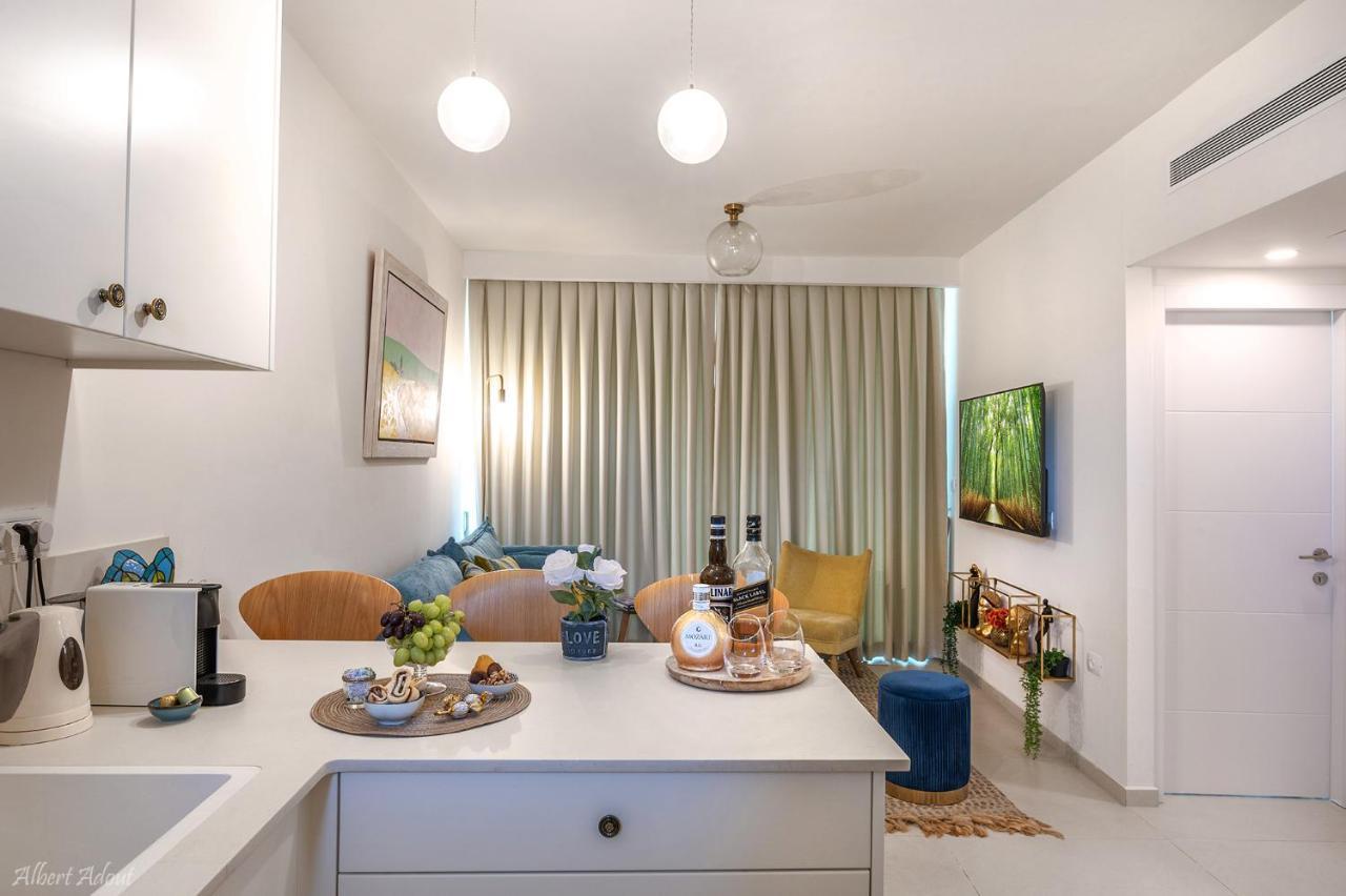 Mina'S Suites - קיסריה Экстерьер фото