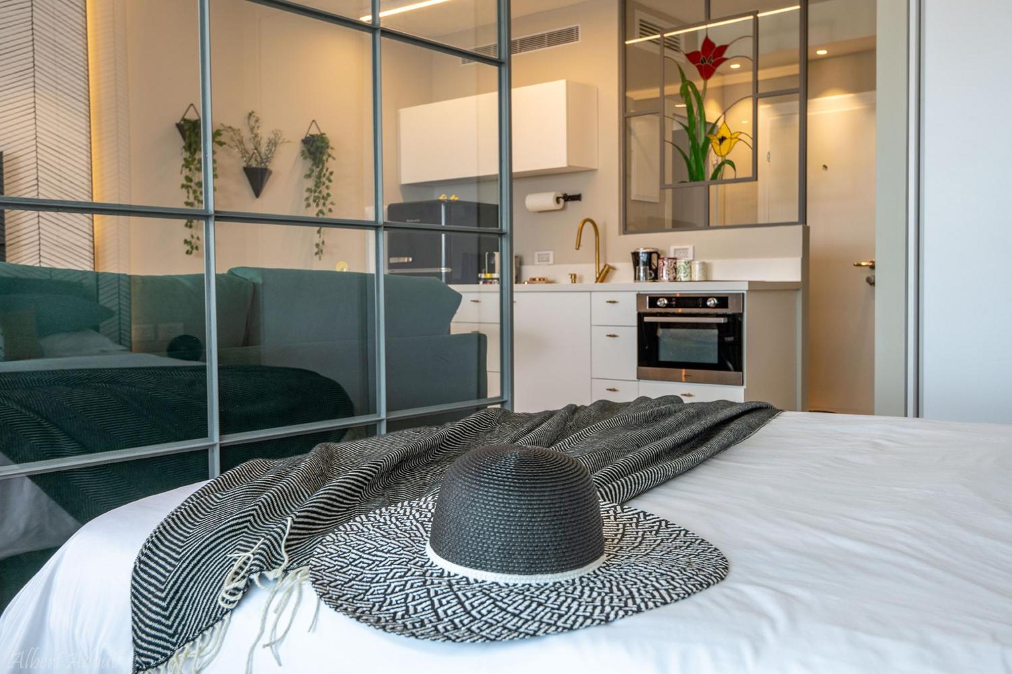 Mina'S Suites - קיסריה Экстерьер фото
